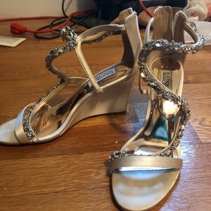 Size 7 Badgley Mischka Simona wedges